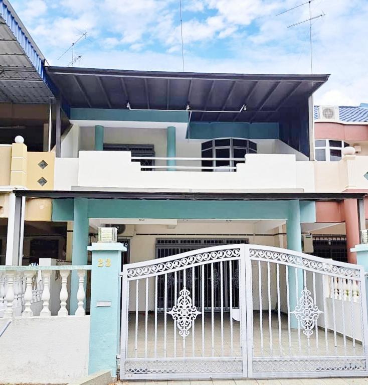 23 Sri Kluang Homestay - Up To 15Pax エクステリア 写真